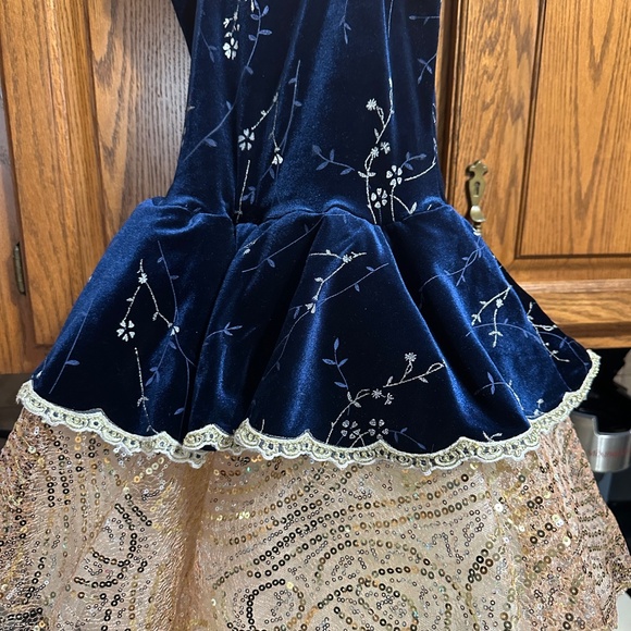Dance Costume: River Waltz - Picture 5 of 8